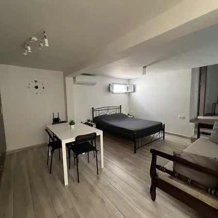 Charming Getaway In The Heart Of Emporio Santorini *